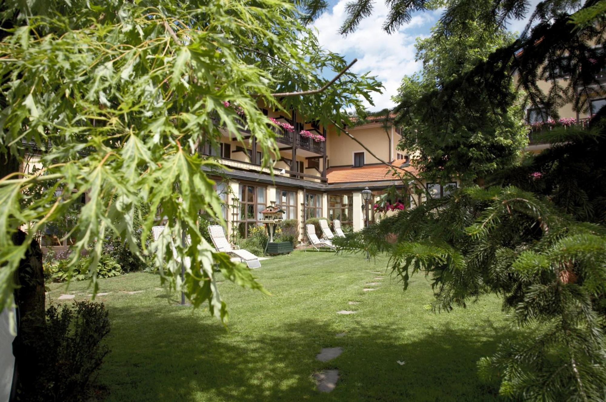 Graefliches Hotel Alte Post 바트 비른바흐 외부 사진